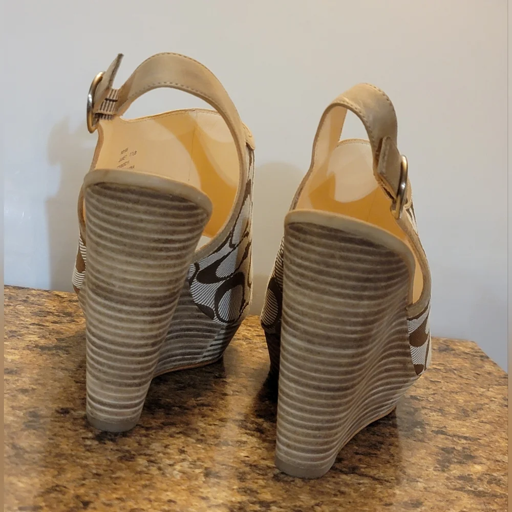 Coach Janet Signature Tan Light Khaki Sand Wedge Sandals A8186 Size 7.5 Women's - Picture 5 of 8